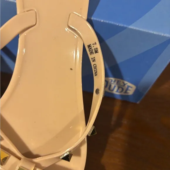 Women's Sandals Steve Madden Beige Gold Studded Flat Sandal -  Size 7.5 worn 2x