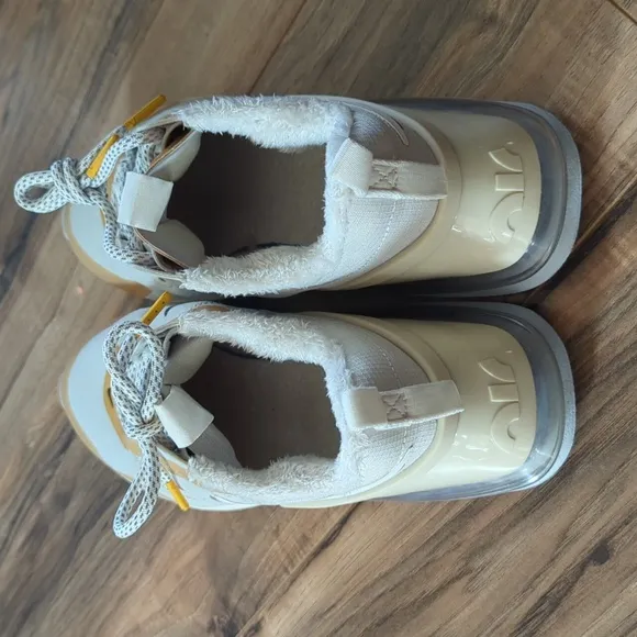 Women's Size 9 Nike Wild Air Max Sneakers. Tan And Golden Yellow Sneakers.