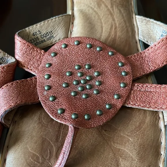 Women’s size 9/40.5 born w52335 cq011 sandals