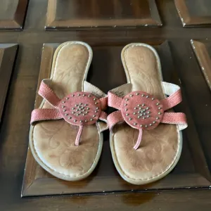 Women’s size 9/40.5 born w52335 cq011 sandals
