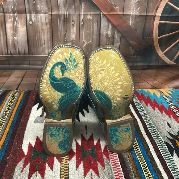 Women's Tin Haul &quot;Feather Plume&quot; Brown Wide Square Toe Boots