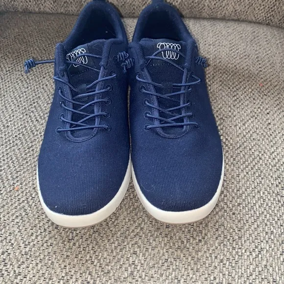 WOOLLOOMOOLOO Lambton 43 unisex navy blue wool sneakers. NWOT