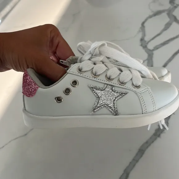 Worn once HOO silver sparkly sneakers with pink sparkly star size 10-runs small