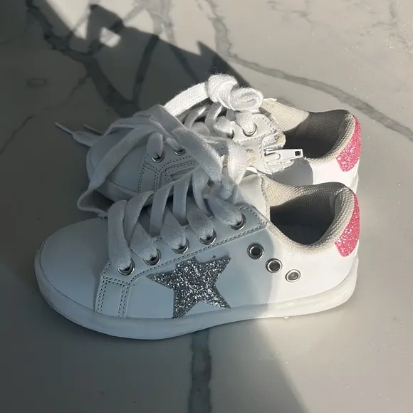 Worn once HOO silver sparkly sneakers with pink sparkly star size 10-runs small