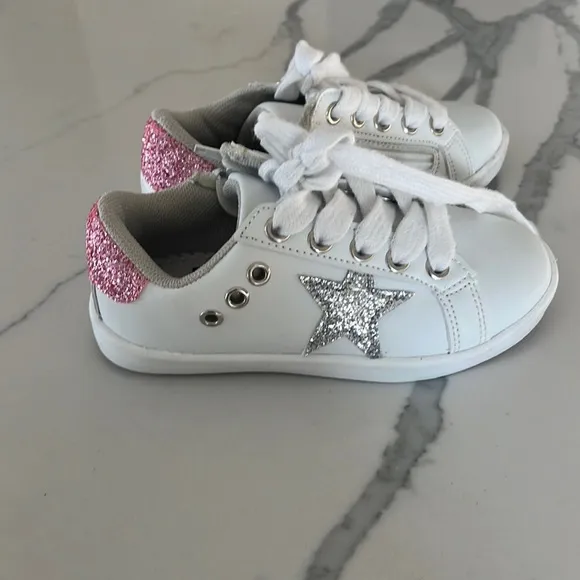 Worn once HOO silver sparkly sneakers with pink sparkly star size 10-runs small