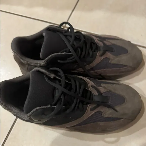 Yeezy Boost 350 v2 Mauve mens sneakers