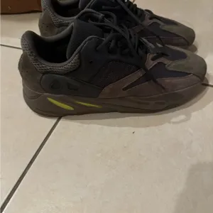 Yeezy Boost 350 v2 Mauve mens sneakers