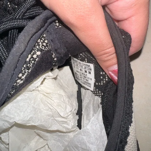 Yeezy Boost 350 v2 Oreo mens sneakers