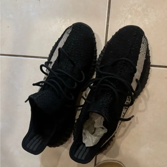 Yeezy Boost 350 v2 Oreo mens sneakers