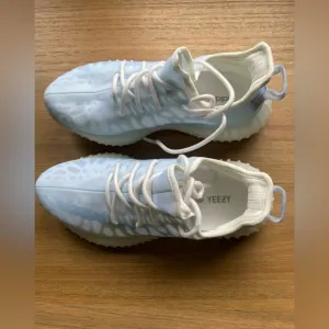 Yeezy Sneakers Adidas