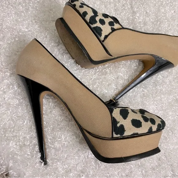 Yves Saint Laurent Authentic leopard pumps heels