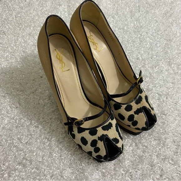 Yves Saint Laurent Authentic leopard pumps heels