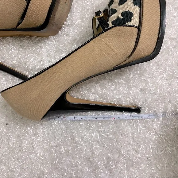 Yves Saint Laurent Authentic leopard pumps heels